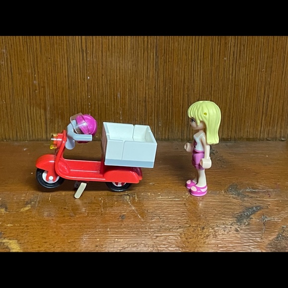 Lego Friends Stephanie's Pizzeria 41092 🍕 - Picture 8 of 10